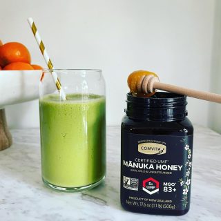 💚UP YOUR WELLNESS GAME💚
[sponsored] There’s no need for a total reset for the New Year, but how about a refresh? I love the idea of doing that with my wardrobe 👗interior design and of course, my wellness 💚 regimen. 
One easy way to level up ✨ is with @comvitausa Manuka 🍯 Blend it into your green drinks, drizzle it over a bowl of yogurt (see mine in my stories later today), add it to a favorite baked good, or simply stir it into your afternoon 🫖 
Comvita Manuka is raw, gluten-free, non-GMO project verified, and sustainably harvested 🌱 🐝 Learn more by going to Comvita.com. 
#comvitausa 
#comvita 
#manukahoney 
#wellness 
#wellnessrefresh 
#newyearsgoals 
#lookgoodfeelgood 
#wellnessstartswithin 
#sustainableliving