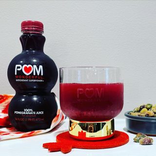 🥂CHEERS TO DRY JANUARY! 🥂 
I have never wanted to participate in Dry January before, but I’m doing it this year to just feel BETTER 😁 With the exception of my 🥳 in 10 days. Also, you don’t feel like you’re giving up anything when you enjoy a 😋 #mocktail like this FIRESIDE SPRITZ:
5 oz @pomwonderful pomegranate juice
2 oz fresh CaraCara 🍊juice
1 tsp grated fresh ginger
2 🧊 
Pour all ingredients into a 🍸 shaker and shake until ice cold. Strain into a festive glass. Add a fresh 🧊 and top with 2 oz club soda. So good! 💖 
Now it’s time to make your own mocktail! Who’s ready to shake things up for a good cause? Join the #POMMocktailContest thru Jan 10 to support @diversifydietetics, a nonprofit helping students of color enter the nutrition profession. Shaken or stirred, post your fave zero-proof POM mocktail to support! 
For each entry, POM will donate $100 to @diversifydietetics, up to $20k. Plus, 3 🍀 winners will score @williamssonoma gift cards and plenty of POM—the perfect pair to elevate your at-home mocktail game! More entries = more chances to win! 
To enter:
1. Share your recipe + photo to your IG feed
2. Use the hashtag #POMMocktailContest
3. 3 🍀 winners will be treated to @williamssonoma gift card & POM juice!
Recipes will be judged on creativity, taste, and photography 📷 that shows off POM juice. 
The contest ends @ 11:59 PM PST on Jan 10. No purchase necessary. Winner will be notified by DM from @pomwonderful. 
For official rules, go to: https://bit.ly/3dZ3rU8
@diversifydietetics doesn’t endorse any services or products. Good luck! 
#pomwonderful #antioxidants #healthyrecipes #mocktailrecipes #dryjanuary #diversifydietetics #healthynewyear #contest #zeroproof