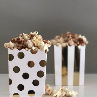 SPICED COCOA 🍿
Watching the @theacademy awards tomorrow? Even if there’s only half the drama of last year, you’re going to need 🍿😉
Regular 🍿 is 😊 but let’s really make it “pop” with a little sweet & 🌶️ combo! You’ll need cocoa🍫 powder + powdered sugar + cinnamon + @tajinusa + your 🍿 (air-popped or microwave)
Grab the recipe 👆 Gotta 🏃‍♀️ I’m trying to watch all the nominated 🎥 before tomorrow! Who do you hope brings home an award?
#oscarsparty 
#academyawards 
#moviepopcorn 
#sweetandspicy 
#popcorn🍿 
#spicypopcorn 
#popcornlover 
#tajin 
#pantrystaples