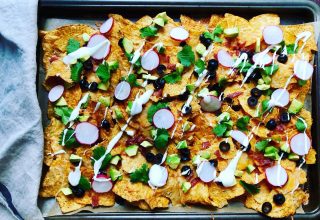 SHEET PAN NACHOS FTW! 
If you’re watching 🏈 today ( Go 🦬 Bills!) you’ll probably need a hearty snack to keep you satisfied. I suggest something 😋 and easy, like these SHEET PAN NACHOS. 
3 slices turkey bacon
1 (12.5-ounce) bag gluten-free tortilla chips
1¾ cups shredded Mexican blend cheese
1/2 cup canned, sliced black olives
5 radishes, trimmed and sliced
1 cup cilantro leaves
1 avocado, pitted and diced
1/4 cup crème fraiche of sour cream
1. Spray a skillet or griddle with non-stick cooking spray. Cook the turkey 🥓 until crispy, then cool and chop.
2.Preheat the oven broiler. Line a large sheet pan with parchment paper and spray with cooking spray.
3.Arrange chips evenly on baking sheet. Top with 🧀 🫒 and 🥓 Broil for 2 to 3 minutes, until the cheese melts.
4.Top with radishes, cilantro and 🥑 Drizzle with crème fraiche and serve with salsa.
#nachos 
#sheetpanmeals 
#sheetpannachos 
#gamedayeats 
#gamedaysnacks 
#turkeybacon
#cilantrooneverything 
#radishes 
#buffalobillsfan