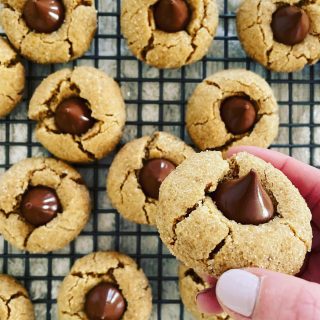 VEGAN PEANUT BUTTER BLOSSOMS! 
Since #nationalcookieday is just days away (Dec 4), I figured it was a good time to share this 🍪 recipe.
PB Blossoms have always been a fave because, well—PB and 🍫 and while we’re not a vegan household, I 💚 showing folks that you can make 🌱 based recipes that taste amazing and are EASY to make. This one is a keeper and is perfect for all those holiday 🌲 parties and cookie swaps coming up! And hey—these are also made with #wholegrains, which just make them tastier IMHO😉
Grab the recipe 👆 or DM me for it.
#peanutbuttercookies 
#vegancookies 
#betterbaking
#healthyswaps 
#plantbutter 
#wholegrainbaking 
#thefeedfeedvegan 
#healthycomfortfood