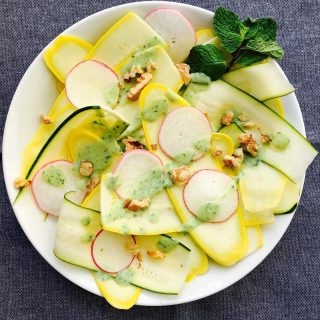 🌱 SHAVED ZUCCHINI SALAD 🌱
Happy Friday friends! Are you still easing back into salads like I am? If a bowl of lettuce 🥬 still feels kind of 😕 try this shaved 🪒 🥗 😁
You can use a mandolins to shave veggies like zucchini 🥔 🍠 🥕 but if you don’t have one or so T want to slice your finger open, you can use a wide veggie peeler (@oxo makes good ones). 
If you want to swap out the buttermilk for a 🌱 option, I suggest using an unsweetened oat creamer. The creamy dressing g also features 🍋 fresh mint, parsley 🌿 🥑 and a wee bit of 🍯 
Grab the recipe at the link 👆 or DM me. Here’s to warmer, springier days ahead! 🌸 
#shavedsalad 
#zucchinisalad 
#saladdays 
#saladrecipes 
#lightspringrecipes
#brunchrecipes 
#buttermilkdressing 
#healthyandtasty 
#healthyandpretty 
#radish 
#walnuts
#veganfriendly 
#eatmoreplants
#bigsaladenergy 
#bigsalad
