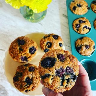 HEALTHY BLUEBERRY 🫐 MUFFINS
We haven’t had the coldest 🥶 winter here in NY, but It’s sure been gloomy, with plenty of 🌧️ 
When I need to cheer up, I usually head to the kitchen to bake (who else?) My latest #bakingtherapy resulted in these BLUEBERRY MUFFINS, which are loaded with #antioxidant rich 🫐 and made with whole grain flour. I like adding 🍋 to balance out the sweetness of the berries. They are just what you want to grab for a quick brekkie or afternoon snack 💙 
Grab the easy recipe 👆 I promise they’ll brighten up your day 😊 💙☀️ 
#healthybaking 
#blueberrymuffins 
#blueberries 
#betterbaking 
#wholegrainbaking 
#familyfriendlyrecipes 
#breakfasttogo 
#antioxidants